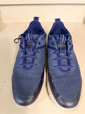 Men’s Cole Haan Navy Blue Slip-On Shoe (9M)
